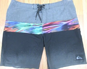 PANTALONES CORTOS DE BAÑO QUIKSILVER DE POLI/SPANDEX SIN FORRO GRIS Y NEGRO Talla 38 - Imagen 1 de 5