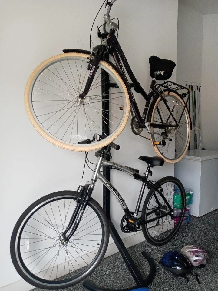 bicicleta mujer Schwinn morado en color excelente estado ideal para mujer o niña Foto 1 de 2