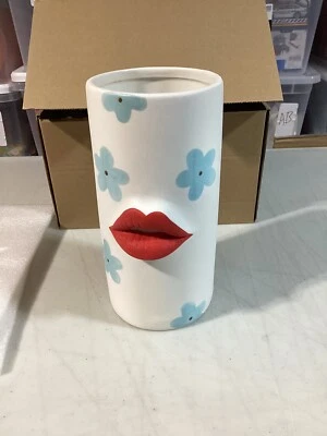 Jarrón de cerámica caprichoso 3D con labios rojos y margaritas - ¡Nuevo! Lápiz labial Pucker Up Kiss Foto 1 de 2