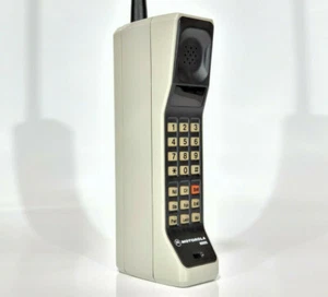 MOTOROLA DYNATAC 8000X UK - FIRST BRICK CELL PHONE VINTAGE RETRO RARE MUSEUM - Picture 1 of 11