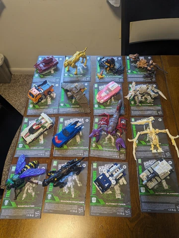 Transformers WFC Kingdom Deluxe Class Figures Cover