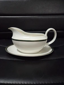 Royal Doulton New Romance Oxford Green Gravy Boat & Saucer- New Old Stock - Picture 1 of 10