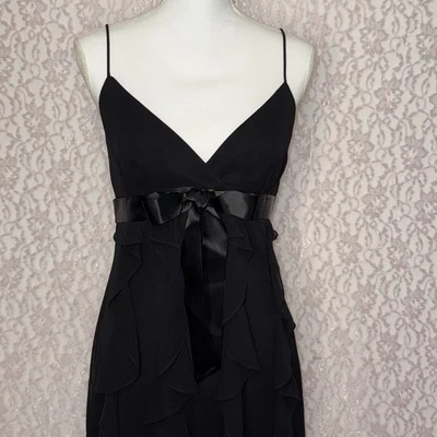 Vestido de cóctel vintage Betsy & Adam Linda Bernell pequeño negro forrado con volantes talla 8 Foto 1 de 4