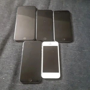 Lotto di 5 iPhone Apple modello misto e solo parti di memoria - Foto 1 di 7