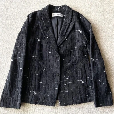 CHAQUETA ISSEY MIYAKE USADA EN NEGRO BUENA Foto 1 de 4
