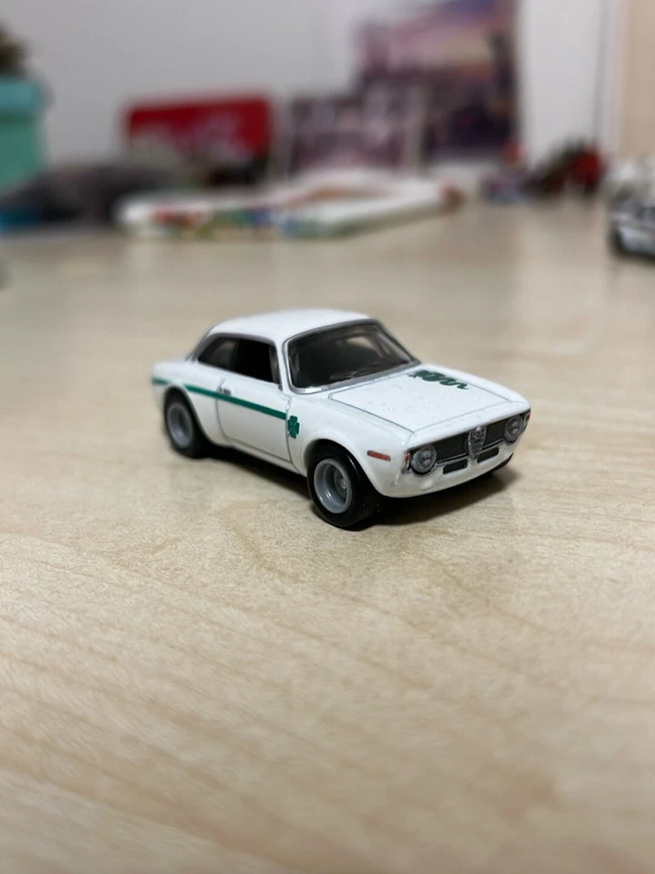Hot Wheels Premium Alfa Romeo Giulia Sprint - Bild 1 von 1
