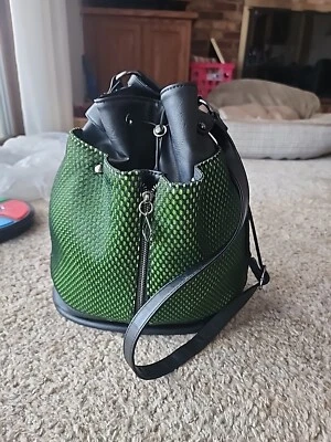 Сумка спортивная Fabletics ведро зажим лайм и черный тренировки фитнес каррол карманы - Изображение 1 из 4