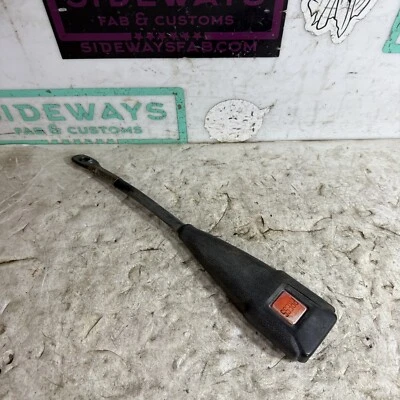 Receptáculo cinturón seguridad delantero derecho Mazda RX7 78-80 SA negro hebilla pasajero Foto 1 de 4