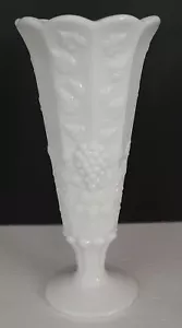 Westmoreland Milchglas Vase Trauben und Blätter getäfelt 8,25" weiß Vintage - Bild 1 von 4