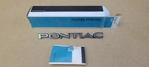 73-76 PONTIAC CATALINA VENTURA ORIGINAL NOS GM TRUCK DECK LID EMBLEM 9633280 - Foto 1 di 10