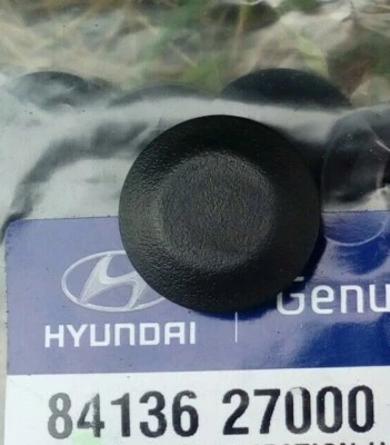GENUINE BRAND NEW HYUNDAI TRAJET 2000-2007 PLUG-WAX INJECTION HOLE - image 1 of 2