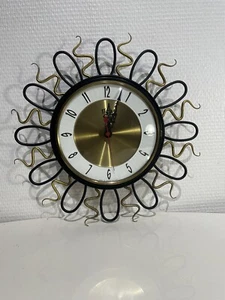 Horloge Flash Transistor Vintage avec Décor en Fer Forgé Noir et Doré Années 60 - Picture 1 of 24