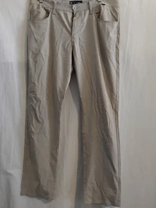 Pantalones de golf Travis Mathew beige elásticos talla 36  - Imagen 1 de 4