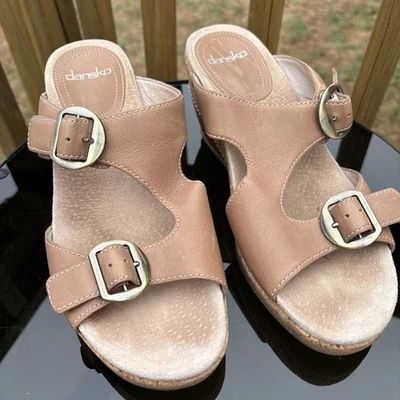 Sandalias de cuña Dansko para mujer 39 EE. UU. 8,5-9 Carla de cuero y corcho tostadas con hebillas Foto 1 de 4