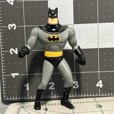 Boneco de ação vintage DC Comics Batman PVC ARTICULADO 4" sem capa - Imagem 1 de 4