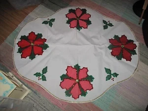 Vintage Pretty Sequin Christmas Poinsettia Tree Skirt or Table Center - Picture 1 of 8