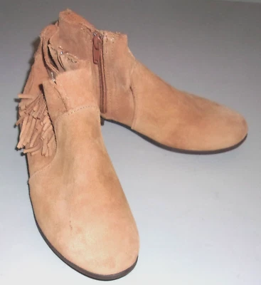 Women's Minnetonka leather ankle boots with tassels and zipper closure 5.5M - Изображение 1 из 4
