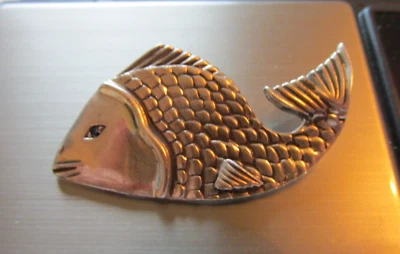 Broche Colgante Animal Pez Esterlina Estate Ojo Azul Firmado Símbolo Estrella AZUL Foto 1 de 4