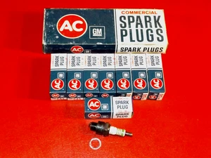 NOS GM 1968 Chevrolet Camaro Z28 302 & 1956-1968 Truck / Delco spark plugs / C43 - Picture 1 of 12