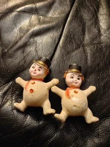 Vintage 50er Hartplastik beflockt frostig Schneemann Weihnachten Urlaub Ornament Set  - Bild 1 von 3