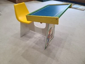 Escritorio vintage de clavija y pizarra para niños American Toy Co., Sesame Street, década de 1990 - Imagen 1 de 18