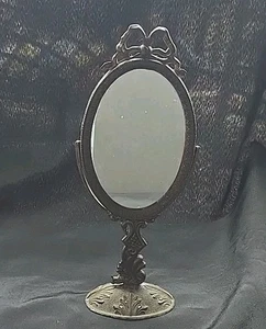 Vintage verzierter Kosmetikspiegel - neigbar oval Messingrahmen Rollarbeit Tischplatte Ständer - Bild 1 von 7