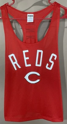 Camiseta sin mangas Victorias Secret de malla rosa CINCINCINNATI REDS CON LOGO MLB BÉISBOL 🔥🔥Pequeña Foto 1 de 3