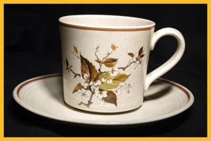 Royal Doulton Wild Cherry Cups & Saucers - Bild 1 von 1