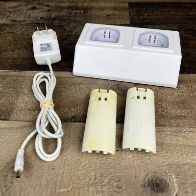 Psyclone Essentials Wii Recharge Station For Nintendo Wii  PSE530 w/ Batteries - Image 1 of 4