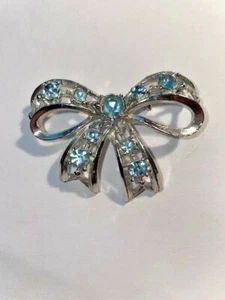 Vintage light blue rhinestone, silver tone, bow shaped brooch - Picture 1 of 3