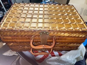 Vintage Picknickkorb aus geflochtenem Weidengeflecht Verschluss Riemen braun klein süß Handtasche Tasche - Bild 1 von 5