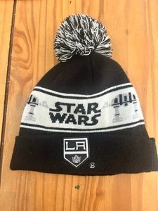 Los Angeles LA Kings NHL Star Wars Mammut Ski Berg Strick Beanie Mütze Bommel - Bild 1 von 5