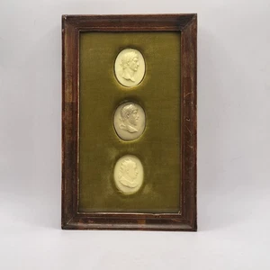 Antico Grand Tour intagli in gesso neoclassico incorniciato arte 3 cammei 7x11 in - Foto 1 di 7