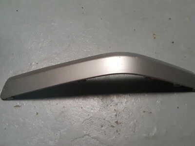 Parachoques trasero Volvo S60 2004-2007 pasajero moldura derecha inserto plateado  Foto 1 de 4