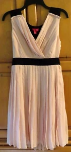 VESTIDO PLISADO SIN MANGAS Misses or Juniors cuello en V por encima de la rodilla nuevo con etiquetas talla S de ELLE - Imagen 1 de 4