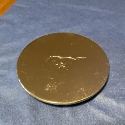 (1) Tapa central cromada Ford Mustang, 1996-1998 parte # F7ZC 1A096 AA Foto 1 de 4