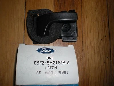 Manija de puerta interior derecha Ford Escort 1984-1989 E8FZ-5821818-A nuevo de lote Foto 1 de 2