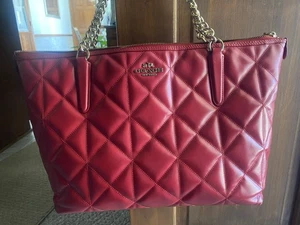 Coach Urlaub rot Leder gesteppt gold Handtasche Handtasche Beuteltasche Reißverschluss - Bild 1 von 8