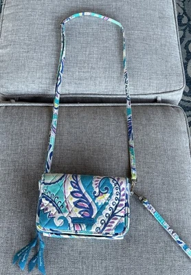 Vera Bradley Todo en Uno Bandolera Cartera de Cachemira con Correa Ajustable Foto 1 de 4