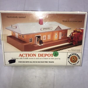 Bachmann Action Depot Work man with Forklift - Picture 1 of 4