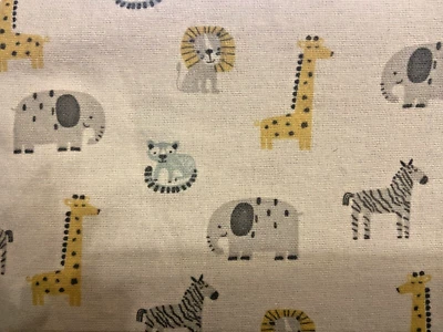 Nuevo ~ 2 fundas de almohada estándar blancas FLANELA animales de la selva súper suaves jirafa león Foto 1 de 4