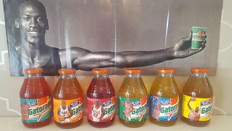 RARE Micheal Jordan/Nike sneakers vintage Gatorade Glass Bottles un-opened set Cover