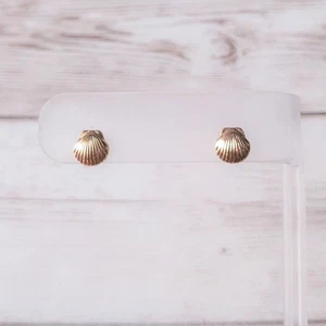 Ohrstecker in Muschelform - goldfarben - Motiv Strand Meer - Bild 1 von 5