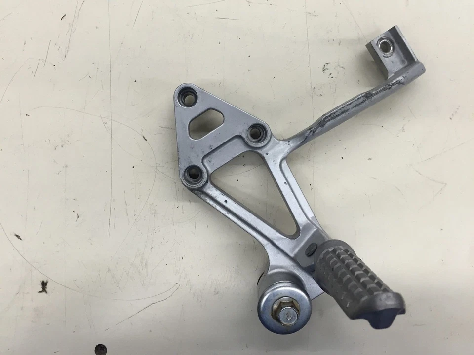 Clavija de pie de pasajero trasera izquierda OEM NINJA ZX 600R ZX600 88-97 Foto 1 de 1