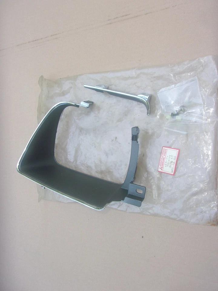 Dodge Colt Plymouth Champ 1982 82 nuevo en stock Mitsubishi kit de bisel de faro derecho Foto 1 de 3