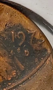 1975 D Off Center Lincoln One Cent Error Coin - 0710 - Picture 1 of 7