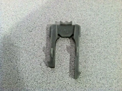 1997-2000 MERCEDES-BENZ C230 C280 W202 ~ SUPORTE DE TUBO DE ALIMENTAÇÃO PARA TROCADOR DE AQUECEDOR - Imagem 1 de 3