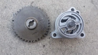 Suzuki GS450GA GS450 ENGINE OIL PUMP 1982 Foto 1 de 2