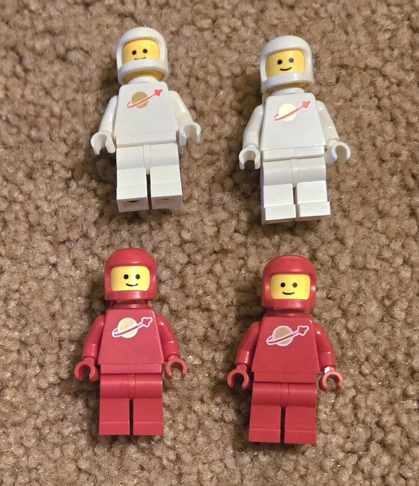 Lego Classic Spaceman 4 x ASTRONAUT MINIFIGURE LOT Set space red white  - Image 1 of 1