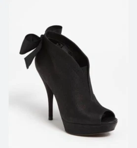 VERA WANG Booties 9.5 ROYCE Platform Peep-Toe Stiletto Bow Back Black Leather - Picture 1 of 11